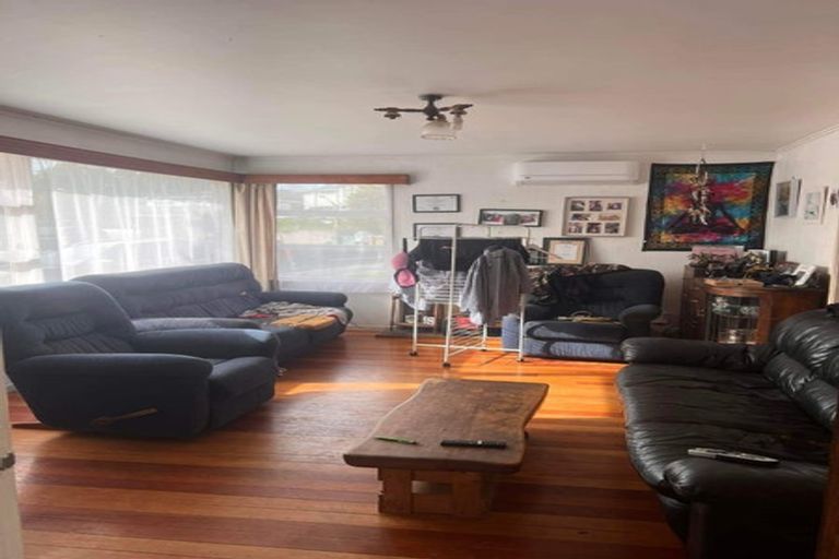Photo of property in 8 Thomas Avenue, Te Atatu Peninsula, Auckland, 0610