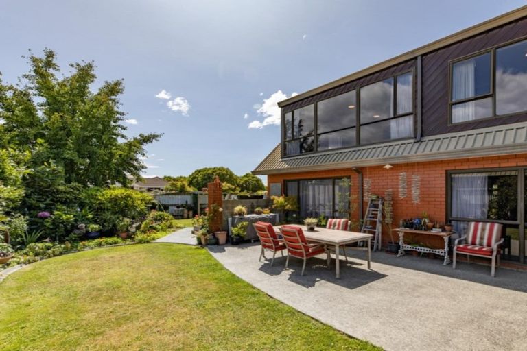Photo of property in 10 Pyatt Place, Redwood, Christchurch, 8051