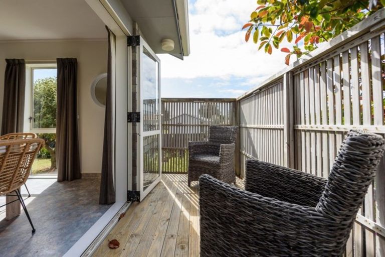 Photo of property in 32 Rutherford Drive, Waikanae Beach, Waikanae, 5036