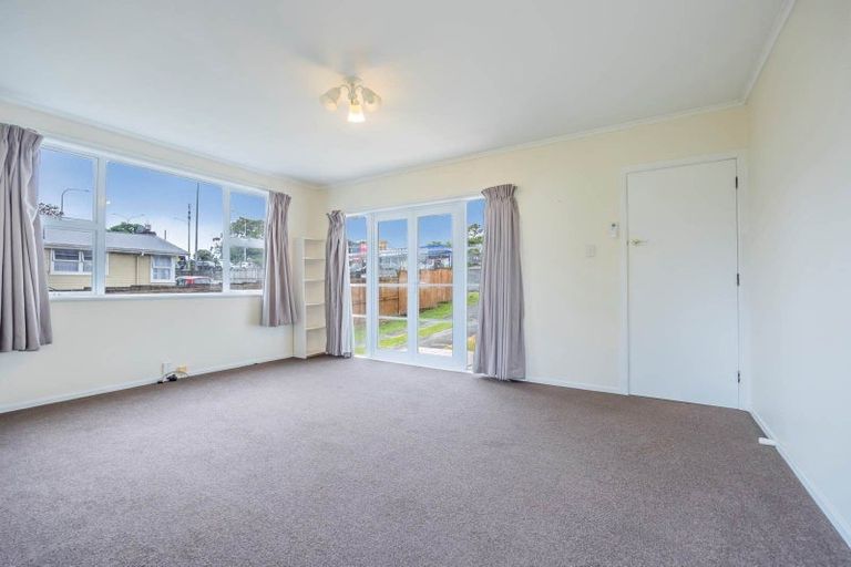 Photo of property in 57a Tiroroa Avenue, Te Atatu South, Auckland, 0610