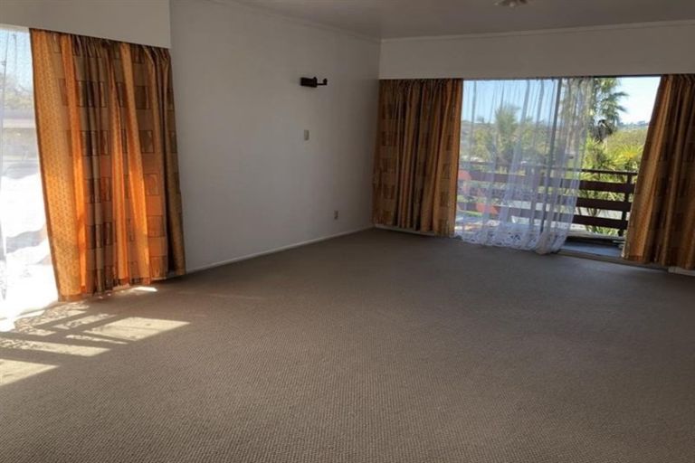 Photo of property in 1 Glenmore Road, Pakuranga Heights, Auckland, 2010