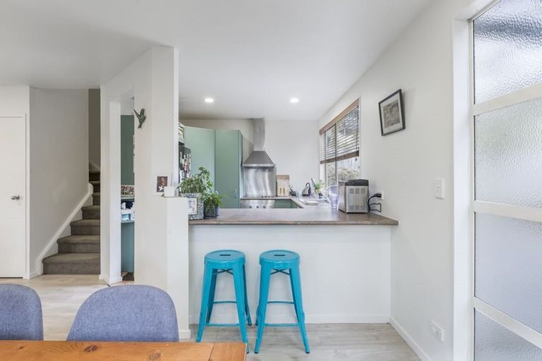 Photo of property in 18b Holiday Road, Stanmore Bay, Whangaparaoa, 0932