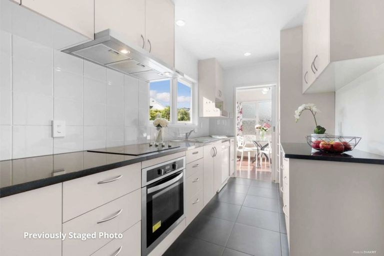 Photo of property in 3 Heather Place, Sunnynook, Auckland, 0620