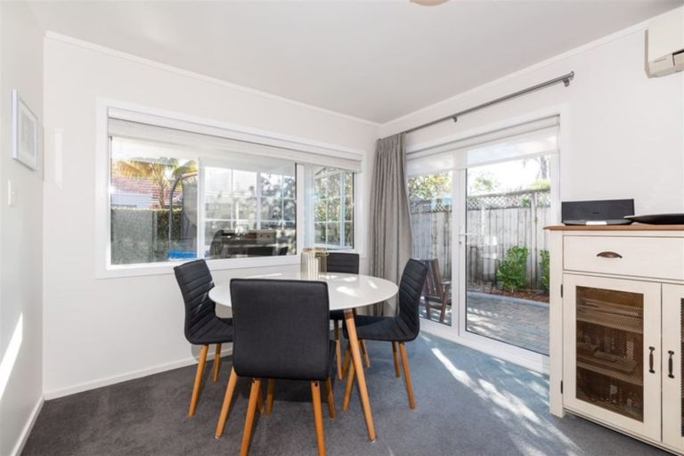 Photo of property in 1a Barberry Lane, Te Atatu Peninsula, Auckland, 0610