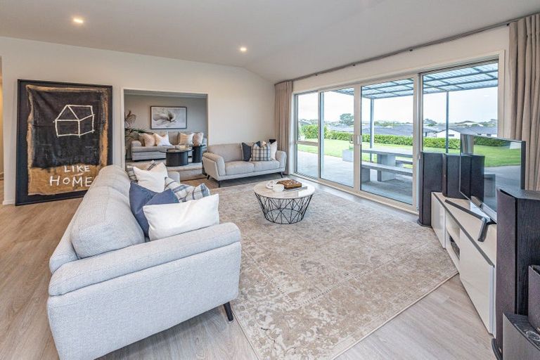 Photo of property in 37 Magnolia Crescent, Tawhero, Whanganui, 4501