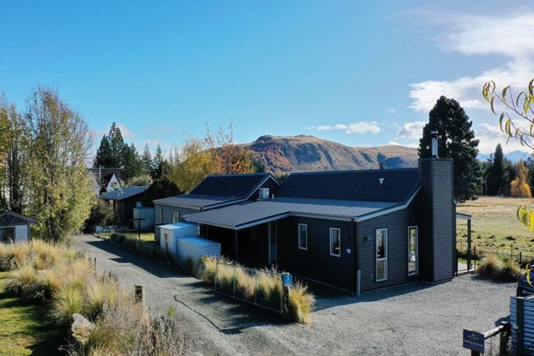 Photo of property in 4 Dwyer Place, Lake Tekapo, 7999