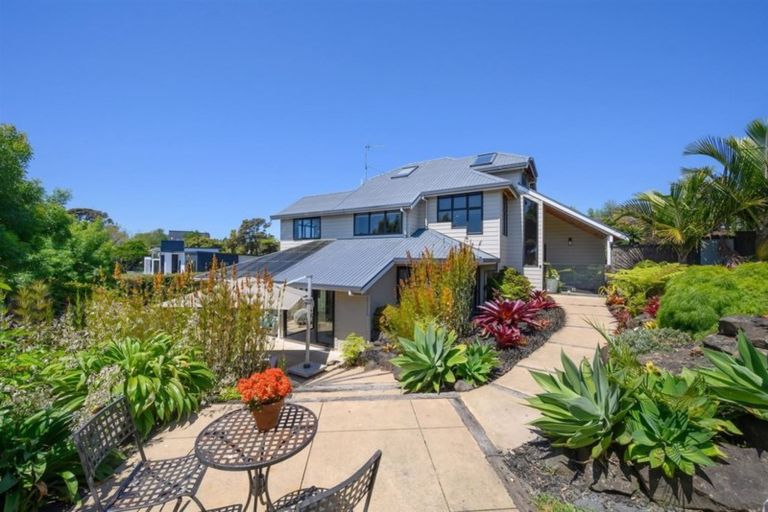 Photo of property in 16 Wainoni Heights, Greenhithe, Auckland, 0632