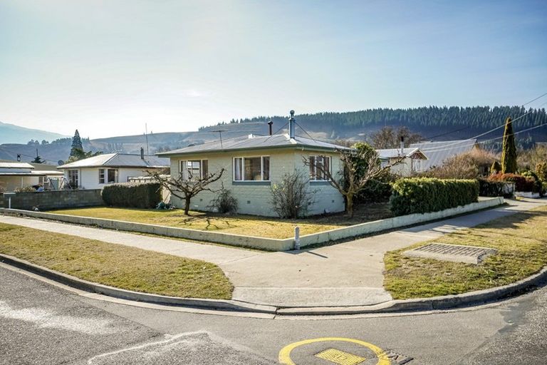 Photo of property in 10 Whitby Street, Clyde, 9330