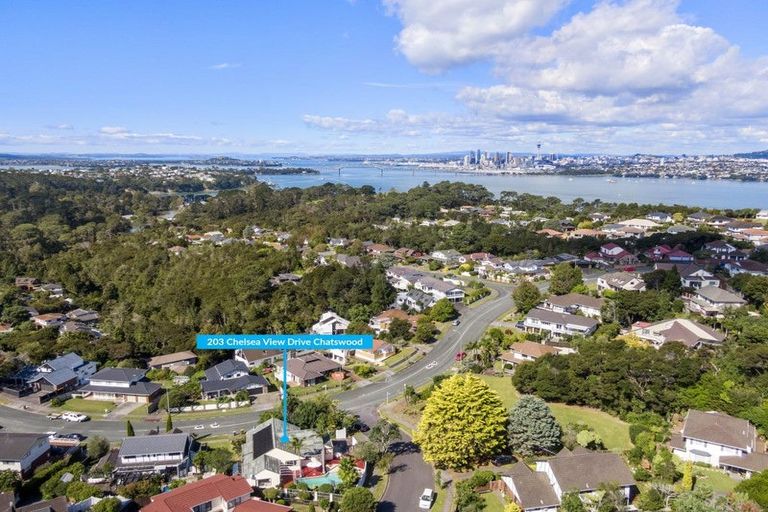 Photo of property in 203 Chelsea View Drive, Chatswood, Auckland, 0626