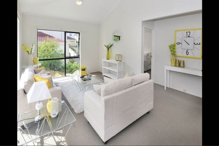 Photo of property in 5/20a Lavery Place, Sunnynook, Auckland, 0632