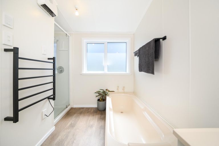 Photo of property in 43 Ihle Street, Terrace End, Palmerston North, 4410