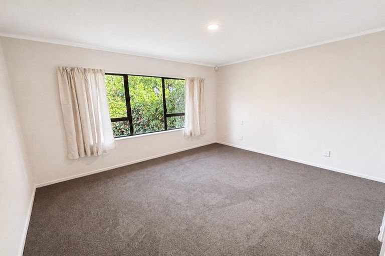 Photo of property in 3 Kadina Place, Botany Downs, Auckland, 2010