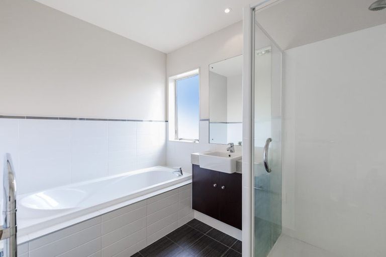 Photo of property in 22 Terrasini Drive, Flat Bush, Auckland, 2019