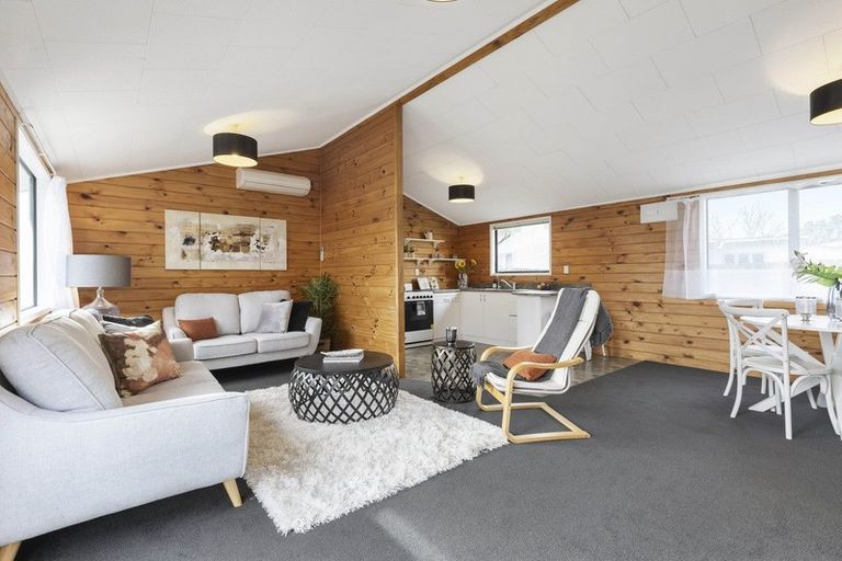 Photo of property in 2/44 Hayman Place, Beach Haven, Auckland, 0626