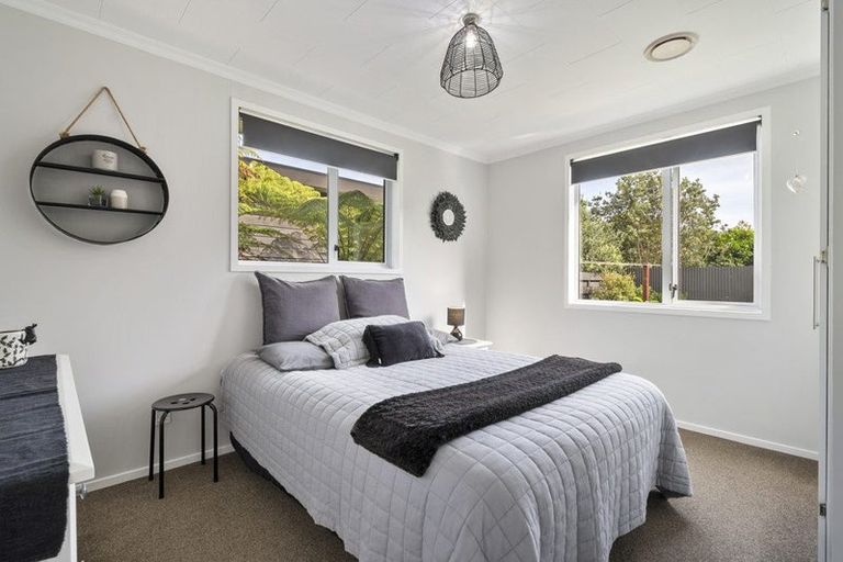 Photo of property in 10 Wikiriwhi Crescent, Awapuni, Palmerston North, 4412