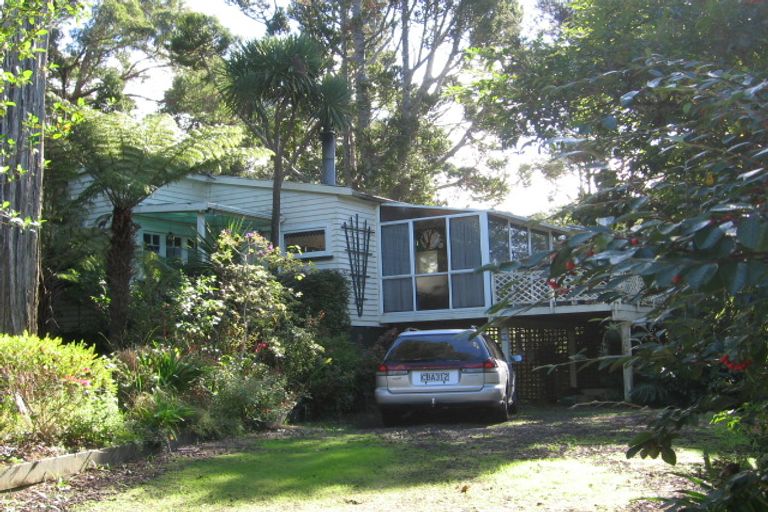 Photo of property in 2 Brownie Road, Laingholm, Auckland, 0604