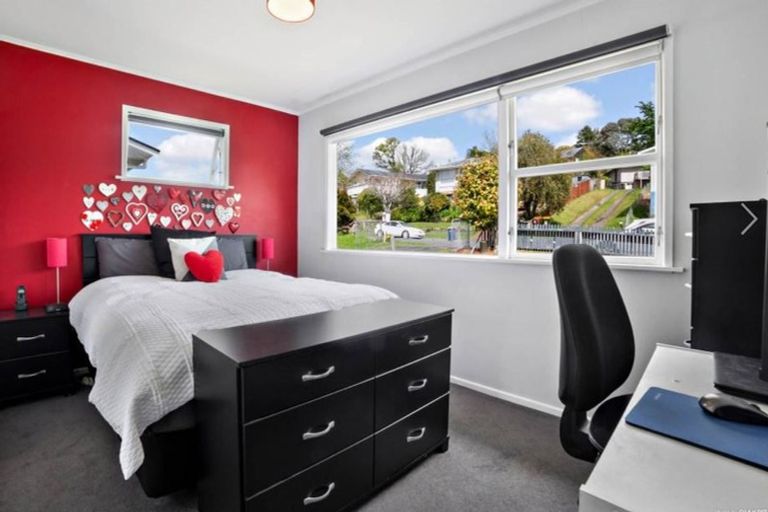 Photo of property in 4 Hatherlow Street, Glenfield, Auckland, 0629