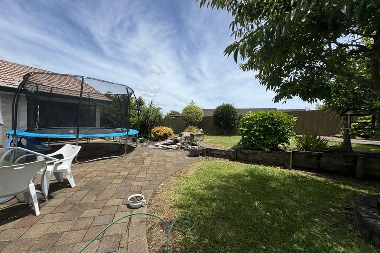 Photo of property in 3 West Fairway, Golflands, Auckland, 2013