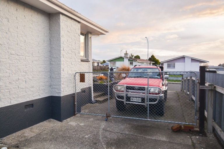 Photo of property in 5 Argyle Street, Kew, Invercargill, 9812
