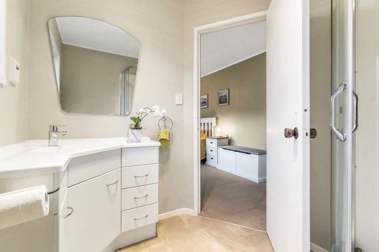 Photo of property in 68 Holyoake Place, Chatswood, Auckland, 0626