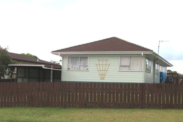 Photo of property in 14 Katrina Place, Massey, Auckland, 0614