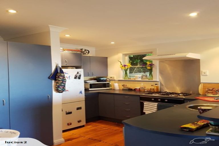 Photo of property in 77 Maungaraki Road, Korokoro, Lower Hutt, 5012