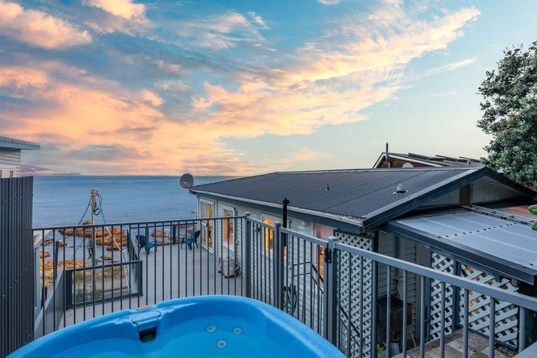 Photo of property in 148 The Esplanade, Houghton Bay, Wellington, 6023