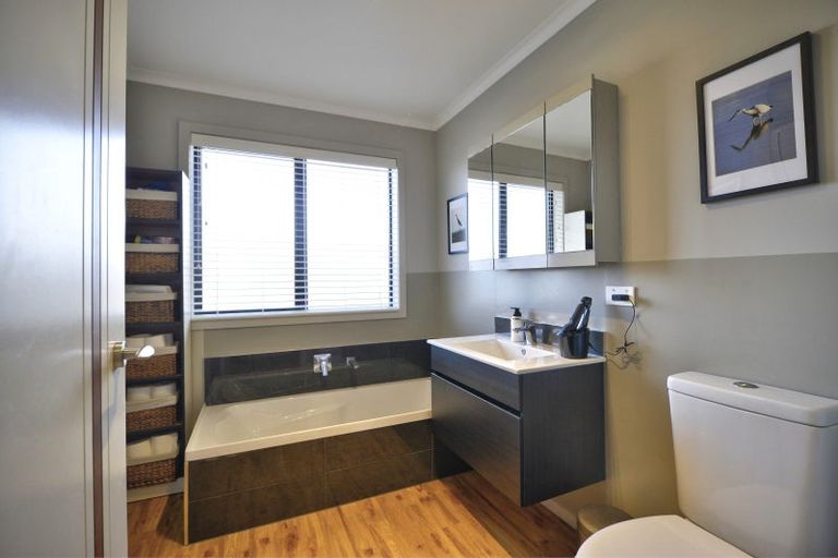 Photo of property in 2 Devon Lane, Carterton, 5713