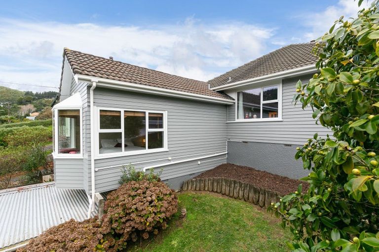Photo of property in 28 Raroa Terrace, Tawa, Wellington, 5028