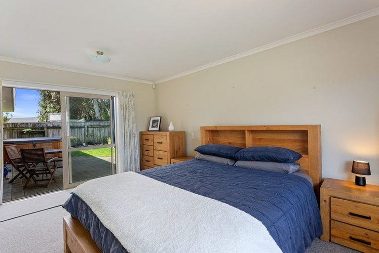 Photo of property in 106 Weggery Drive, Waikanae Beach, Waikanae, 5036