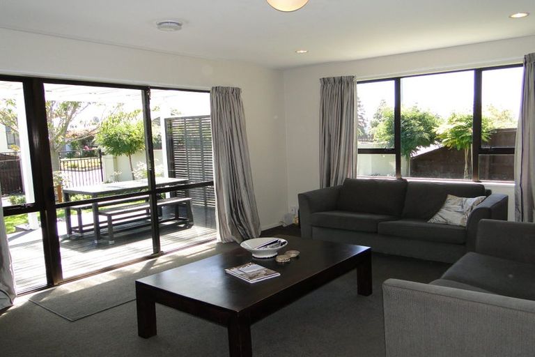 Photo of property in 32 Coates Place, Rangiora, 7400