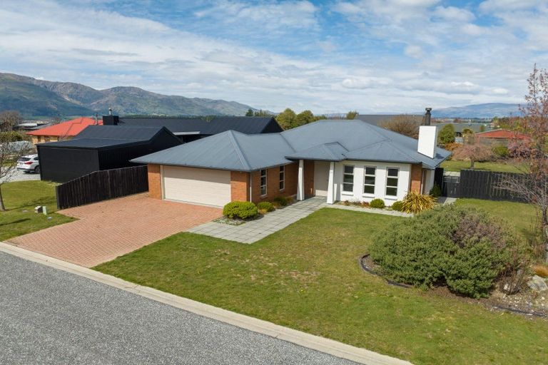 Photo of property in 20 Hewson Crescent, Lake Hawea, Wanaka, 9382