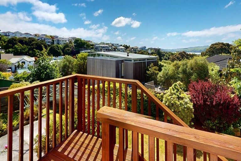 Photo of property in 39 Lanyon Place, Whitby, Porirua, 5024
