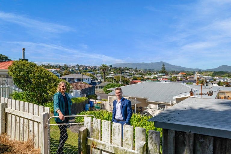 Photo of property in 29 Simons Street, Moturoa, New Plymouth, 4310