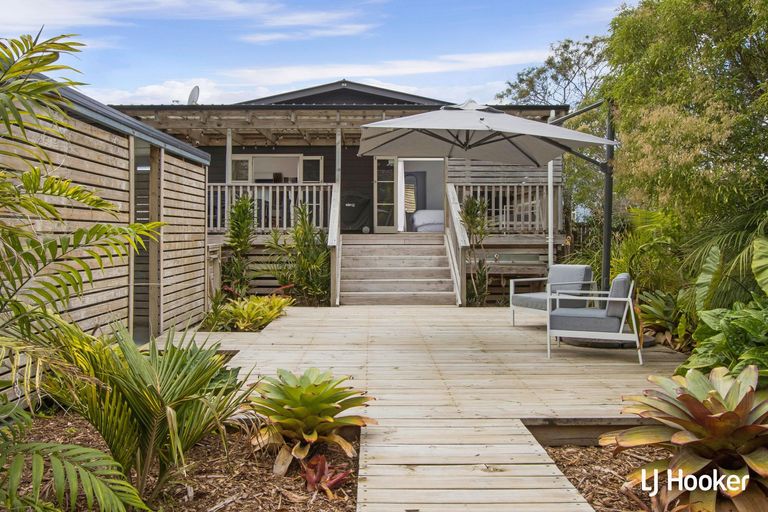 Photo of property in 44 Hillview Road, Waihi Beach, 3611