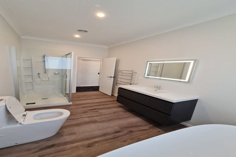 Photo of property in Queen Charlotte Drive, Aotea, Porirua, 5024