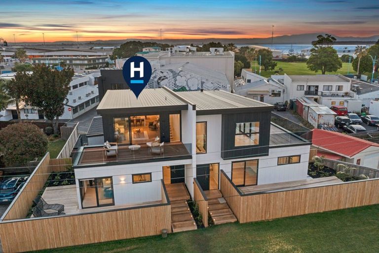 Photo of property in 12 Pitau Road, Mount Maunganui, 3116