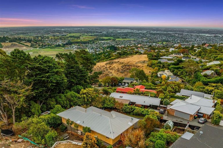 Photo of property in 196 Dyers Pass Road, Cashmere, Christchurch, 8022