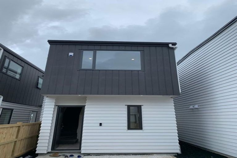 Photo of property in 42 Parahau Road, Papakura, 2110