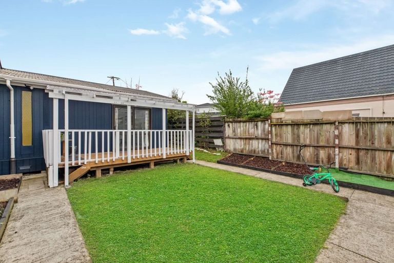 Photo of property in 11c Bamboo Grove, Kelston, Auckland, 0602