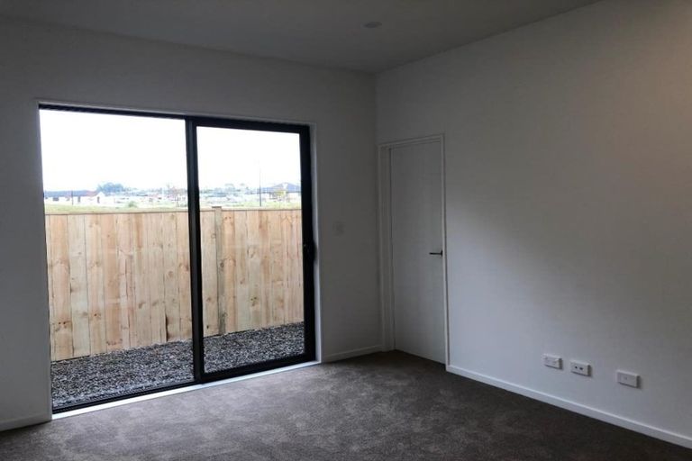 Photo of property in 30 Konoba Avenue, Kumeu, 0810