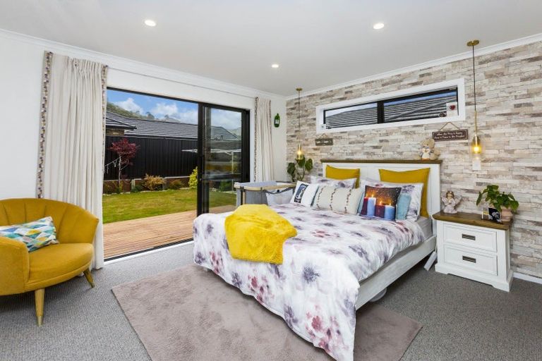 Photo of property in 11 Buddle Road, Wallaceville, Upper Hutt, 5018
