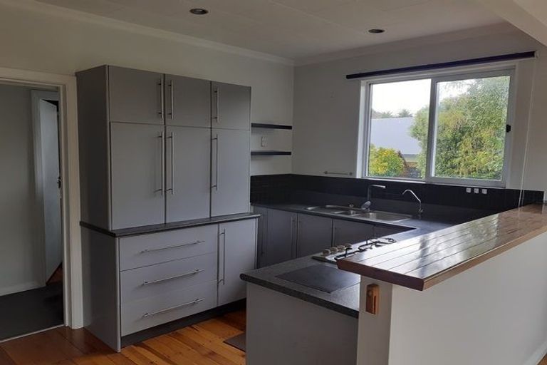 Photo of property in 6 Hughes Avenue, Hokowhitu, Palmerston North, 4410