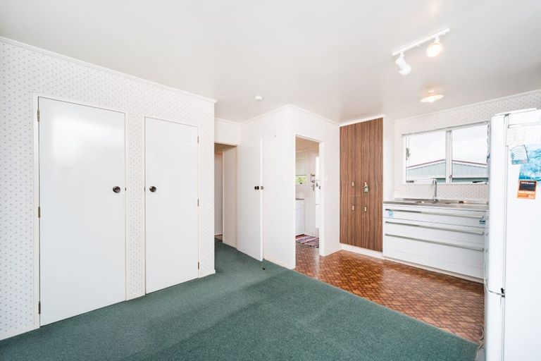 Photo of property in 43 Acacia Street, Kelvin Grove, Palmerston North, 4414