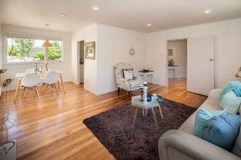Photo of property in 1/15 Seine Road, Forrest Hill, Auckland, 0620