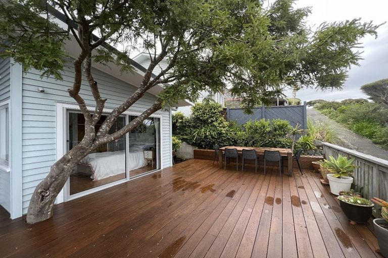 Photo of property in 14 Roys Road, Plimmerton, Porirua, 5026