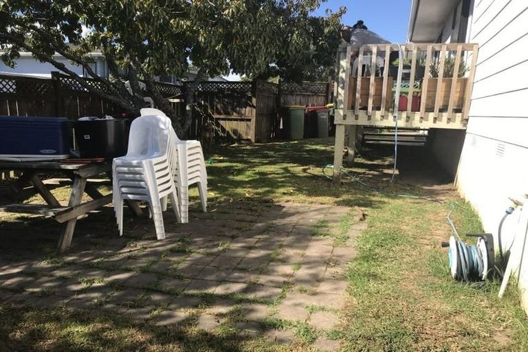 Photo of property in 1/13 Rukumoana Place, Clendon Park, Auckland, 2103