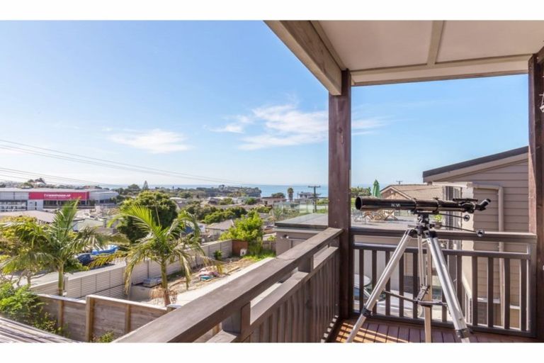 Photo of property in 10 Rishworth Avenue, Stanmore Bay, Whangaparaoa, 0932