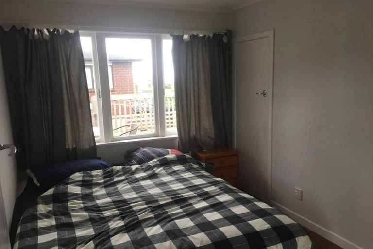 Photo of property in 5 Murray Road, Te Atatu Peninsula, Auckland, 0610