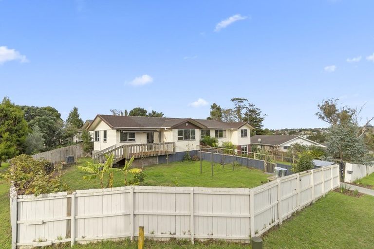 Photo of property in 3 Shale Avenue, Massey, Auckland, 0614